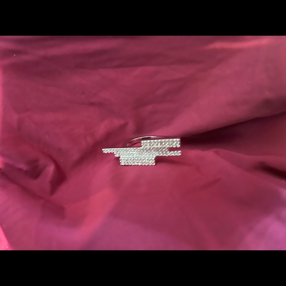 SWAROVSKI ring. Size 8. Silver tone. Crystals. Stunning, bold ring. - Picture 2 of 6